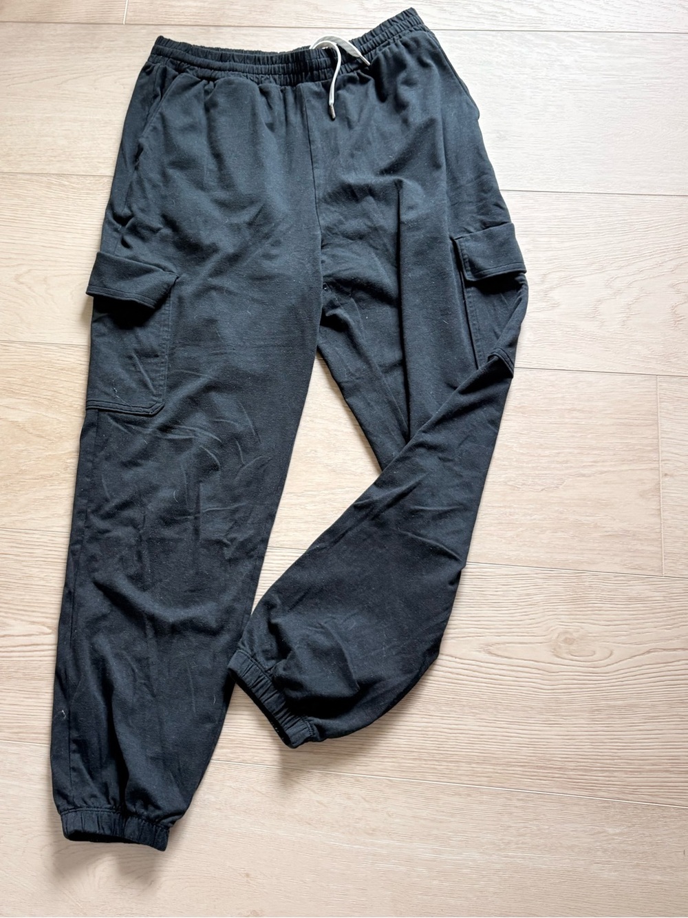 Vuori halo boyfriend cargo joggers, heathered black, size medium